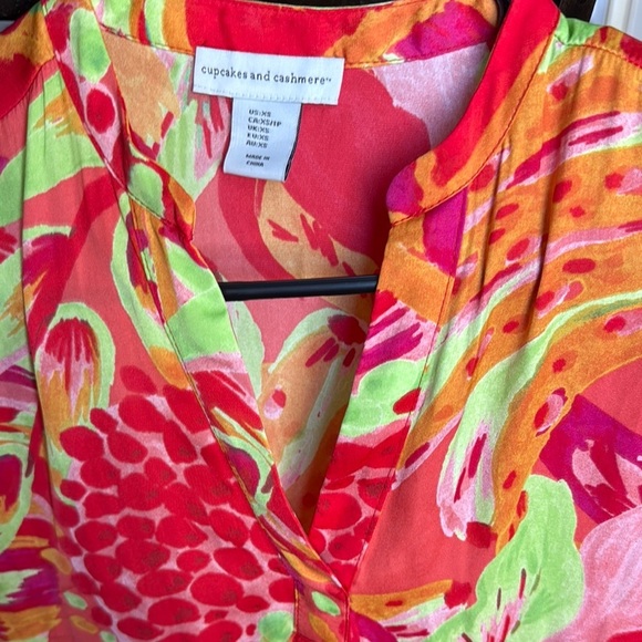 Cupcakes & Cashmere Red Graphic Mandarin Collar Blouse - Picture 3 of 4